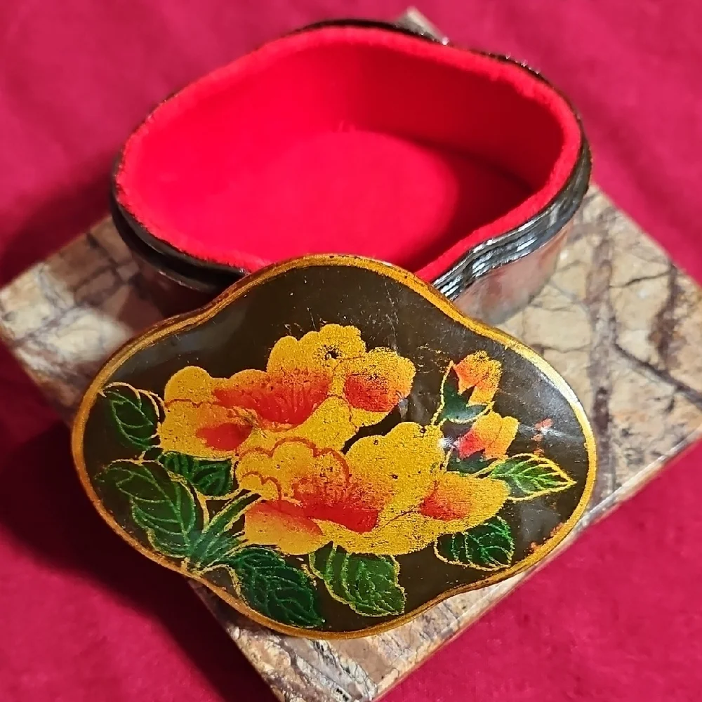 Floral Russian Folk Art Lacquered Wood Red Felt Lined Jewelry/Trinket Box
